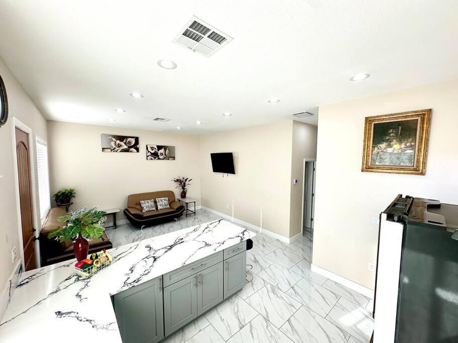 Villa New Renovated House In Little Saigon à Midway City Extérieur photo