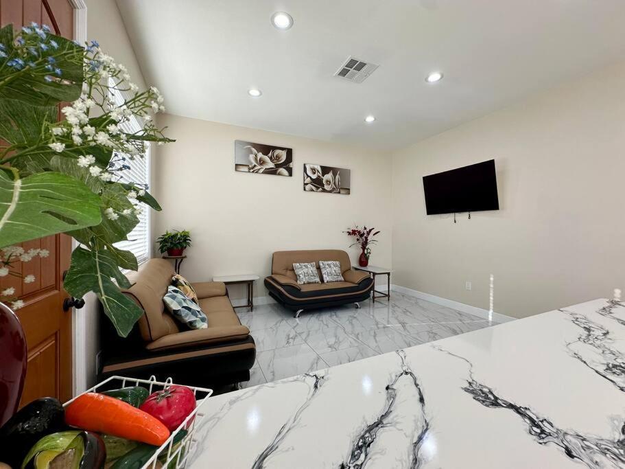 Villa New Renovated House In Little Saigon à Midway City Extérieur photo