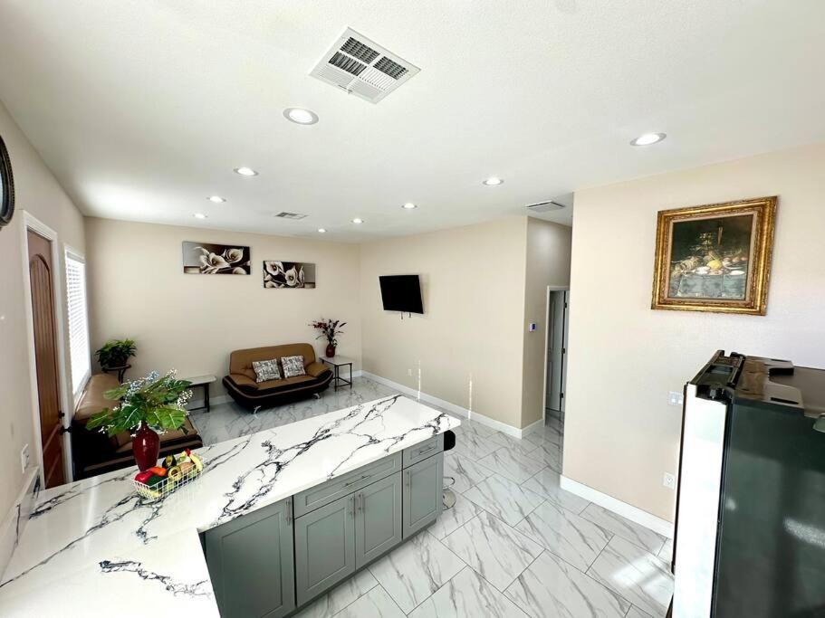 Villa New Renovated House In Little Saigon à Midway City Extérieur photo